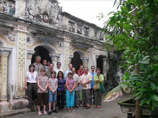 Afin de rendre un dernier hommage  Anrd Songne ,au temple SON HAI.