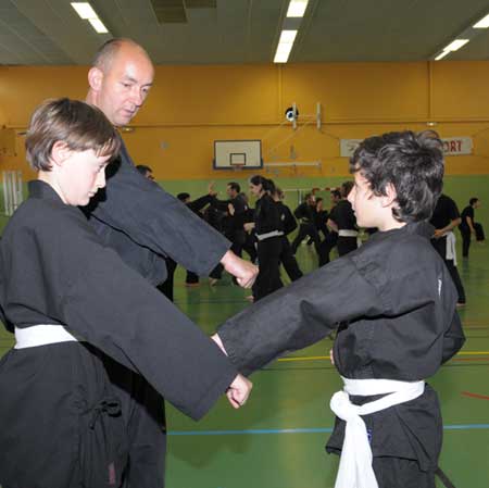 Le professeur de la section enfant, David.